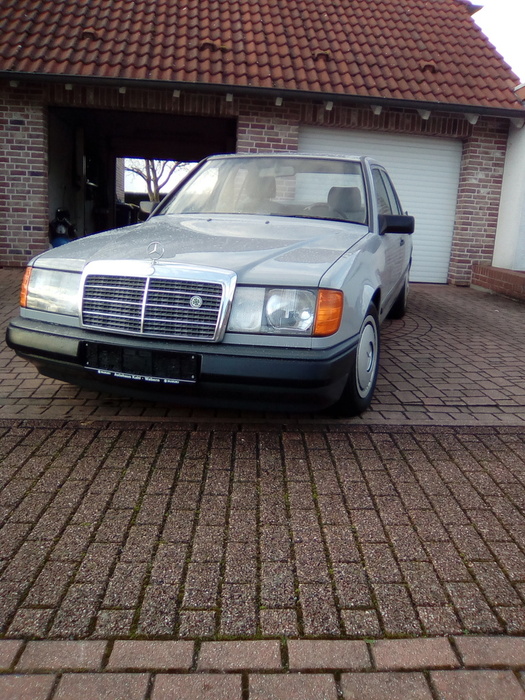 Mercedes-Benz 200 E