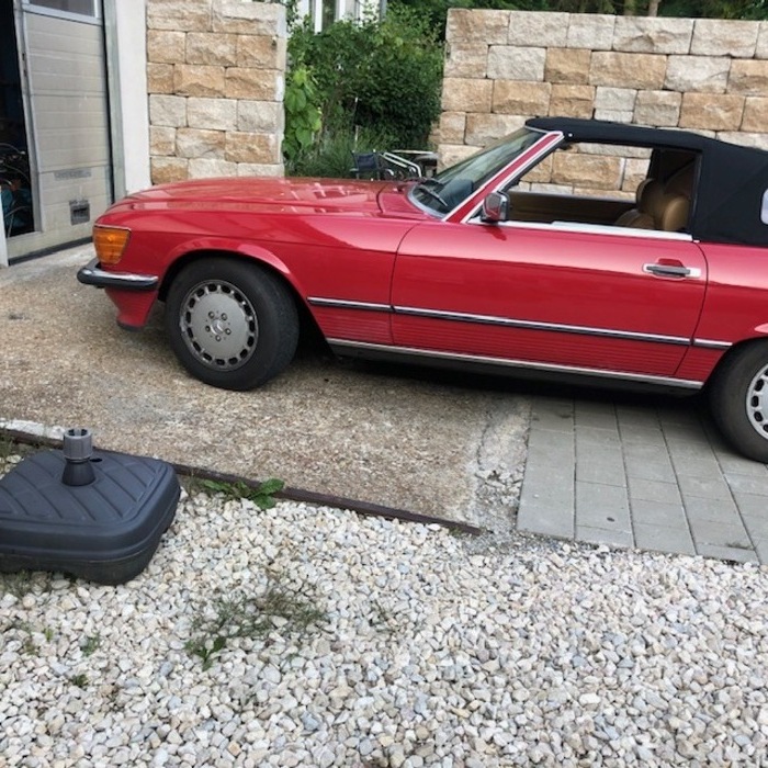 Mercedes-Benz 560 SL