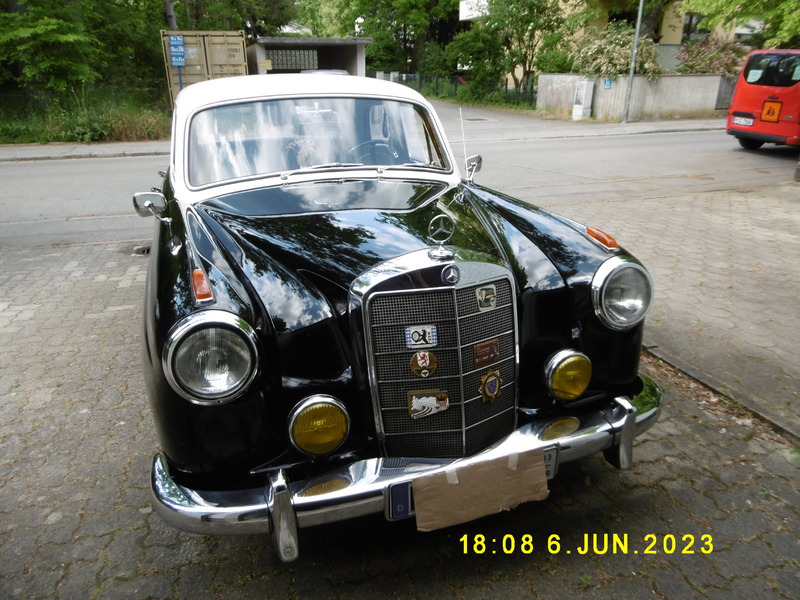 Mercedes-Benz 219