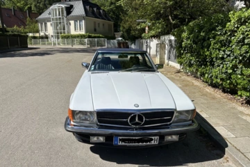 
                            Mercedes-Benz 300 SL
                        