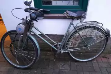 
                            Fahrrad m. Hilfsmotor 
                        
