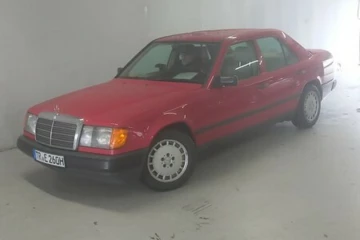 
                            Mercedes-Benz 260 E
                        
