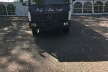 
                            Mercedes-Benz 1320L
                        