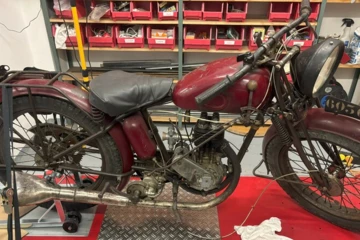Rapid Classics: Eine Suche. Alle Oldtimer. 20 » Rapid Classics: Eine Suche. Alle Oldtimer.
Motobécane /Motoconfort M2 (R2) Baujahr 1928 248 ccm JAP-Motor