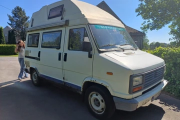 
                            Peugeot J5
                        