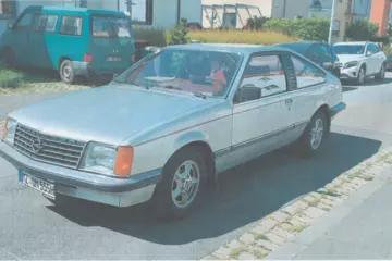 
                            Opel Monza
                        