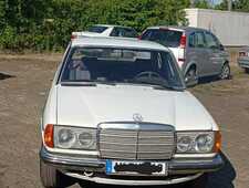 Mercedes-Benz 230 E