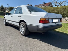 Mercedes-Benz 260 E
