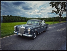 Mercedes-Benz 230