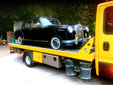 Mercedes-Benz 220