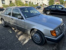 Mercedes-Benz 220 E
