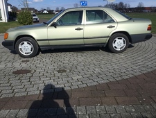 Mercedes-Benz 230 E