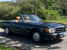 Mercedes-Benz 560 SL