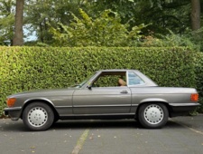 Mercedes-Benz 560 SL