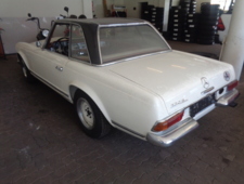 Mercedes-Benz 230 SL