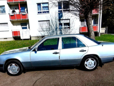 Mercedes-Benz 230 E