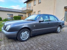 Mercedes-Benz 230 E