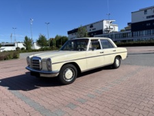 Mercedes-Benz 220