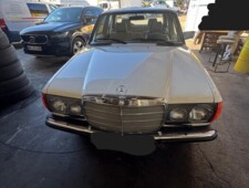 Mercedes-Benz W123 E 230