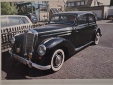 Mercedes-Benz 220