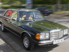 Mercedes-Benz 200 (W123)