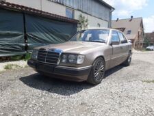 Mercedes-Benz 220 E